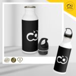 Miniatura de la botella de acero inoxidable Pictonemi Clásico en diferentes poses, abierta y cerrada, para mostrar su practicidad y versatilidad.