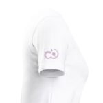 La playera “Origin – Sketch Pastelle” del Fan Club presenta el logo de Pictonemi en versión especial de boceto en la manga derecha, agregando un toque artístico y único.