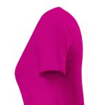 Acercamiento a la manga izquierda de la Playera Premium ajuste femenino Pictonemi Clásico COLOR ROSA FRESA.