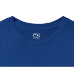 Detalle de cuello y logo de la Playera Premium ajuste femenino Pictonemi Clásico COLOR AZUL ROYAL - Calidad y sofisticación en cada detalle.