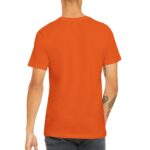 Playera Pictonemi Clásico Naranja - Modelo Masculino de Espaldas