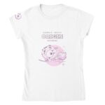 La playera “Origin – Sketch Pastelle” del Fan Club presenta el diseño final de Pastelle en un estilo de boceto, perfecto para expresar tu amor por el arte.